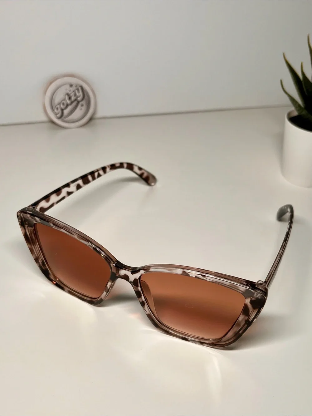 Women's Tortoiseshell Cat-Eye Sunglasses - Brown Lenses